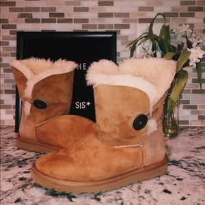 UGGS — real, never worn, Ugg’s RETAILS FOR $170